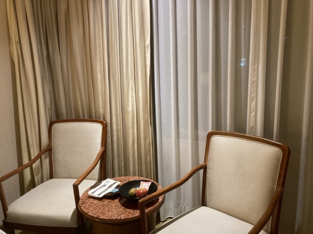 evergreen-laurel-hotel chair