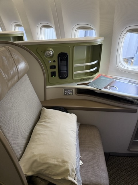 flights-br225-tpe-sin-eva-airways-business-class-1