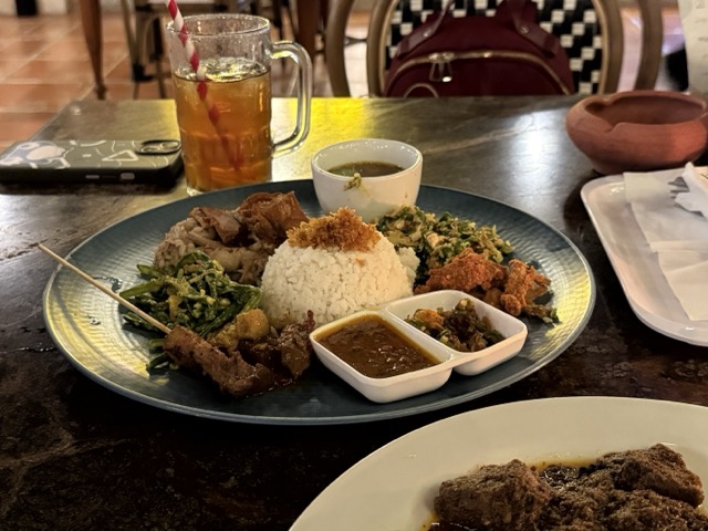 food-indonesia-bali-mades-warung-seminyak-1