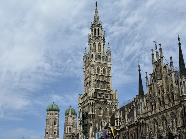 food-monaco-cafe-marienplatz-view-1