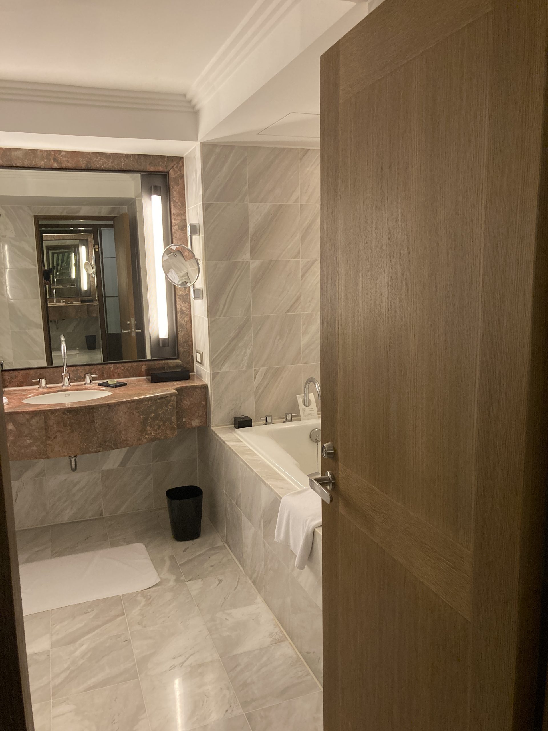 guide-hotel-taipei-regent bathroom