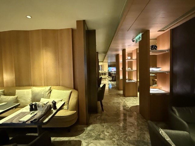 hotel-renaissance-hong-kong-harbour-view-hotel-10