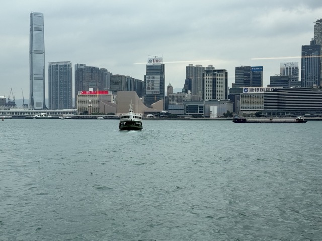 hotel-renaissance-hong-kong-harbour-view-hotel-2