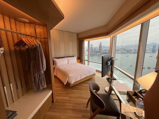 hotel-renaissance-hong-kong-harbour-view-hotel-5