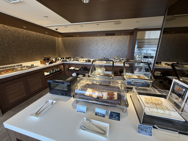 japan-nagoya-int-terminal-japan-airlines-sakura-lounge-2