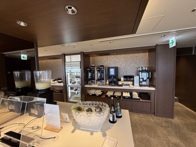 japan-nagoya-int-terminal-japan-airlines-sakura-lounge-3