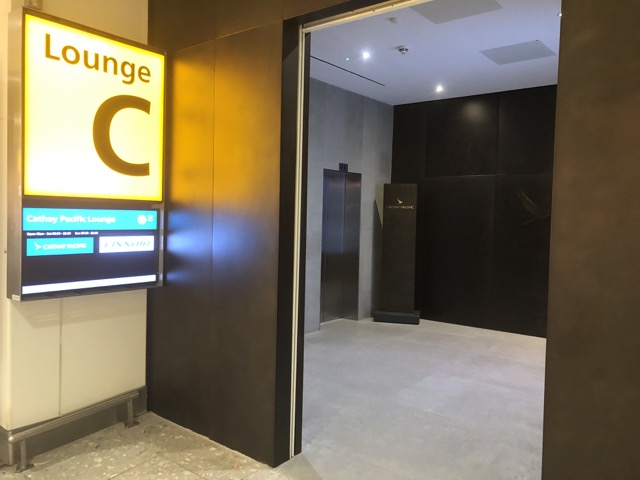 cathay lounge lhr entrance