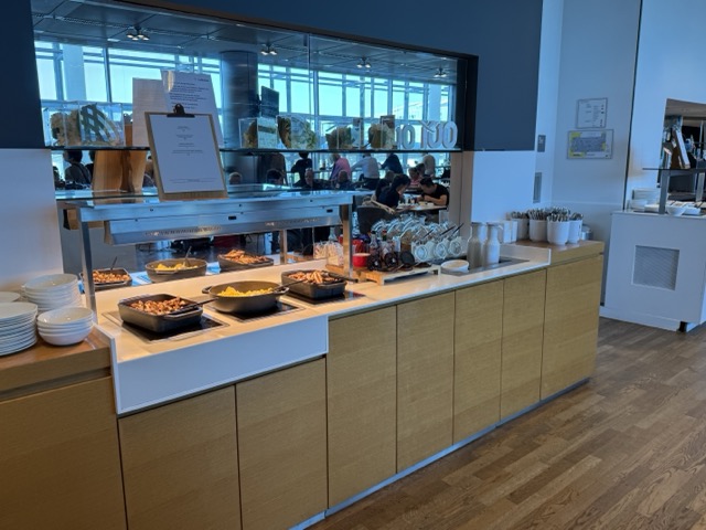 munich-germany-terminal-2-lufthansa-business-lounge-1