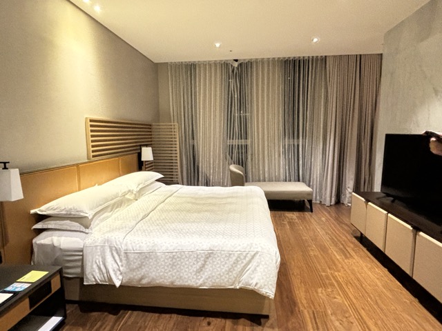 taiwan-taipei-corner-suite-bedroom-four-points-by-marriott-sheraton-linkou-3