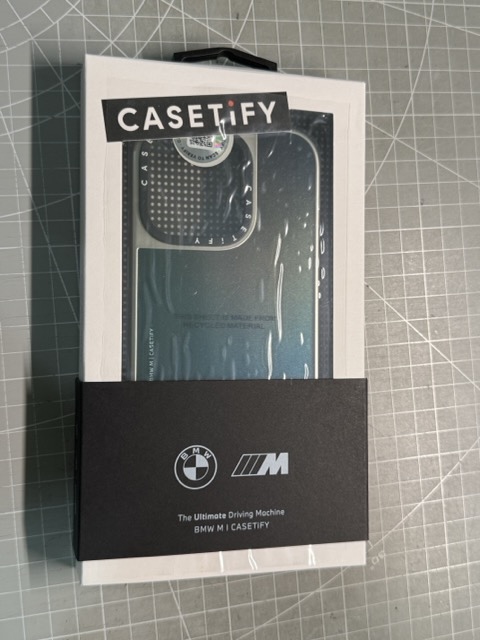 unboxing-casetify-bmw-m-the-opulent-case-2