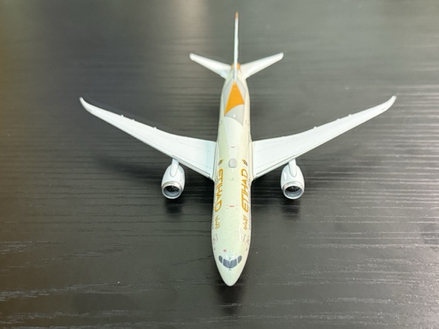 unboxing-etihad-airways-boeing-787-9-a6-blz-modal-plane-5