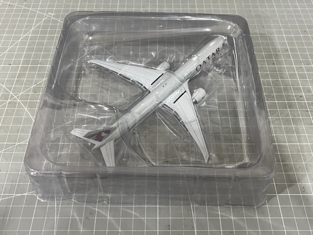 unboxing-jc-wings-qatar-airways-boeing-777-300-er-a7-bee-1400-1