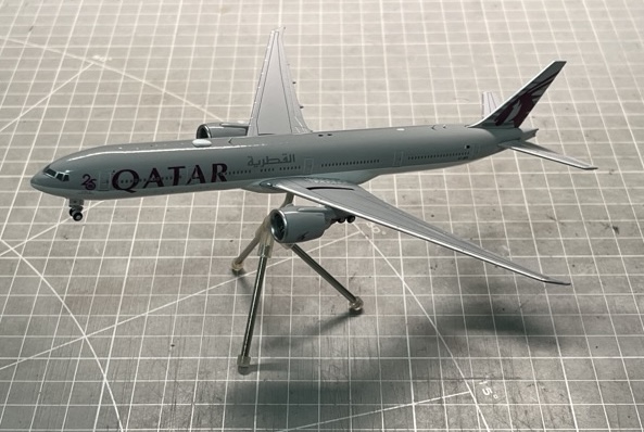 unboxing-jc-wings-qatar-airways-boeing-777-300-er-a7-bee-1400-3-1