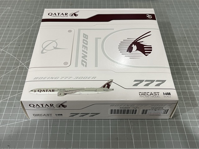 unboxing-jc-wings-qatar-airways-boeing-777-300-er-a7-bee-1400-3