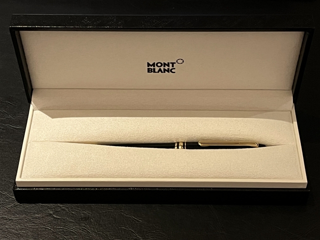 montblanc-meisterstueck-137-pen inside box